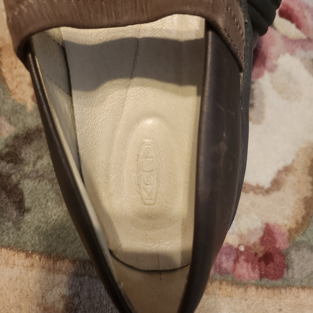 KEENs Brown Leather Slip On's - Picture 4 of 5
